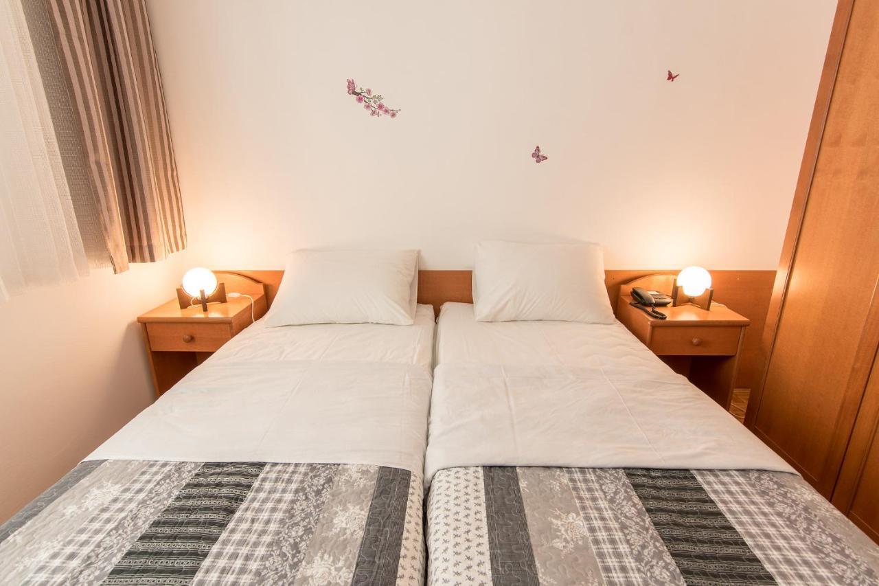 Hotel Barba Starigrad Paklenica Bagian luar foto