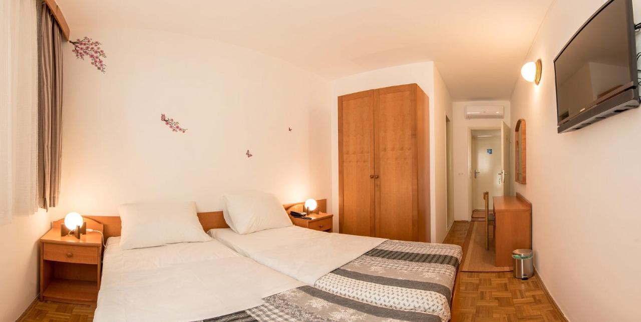 Hotel Barba Starigrad Paklenica Bagian luar foto